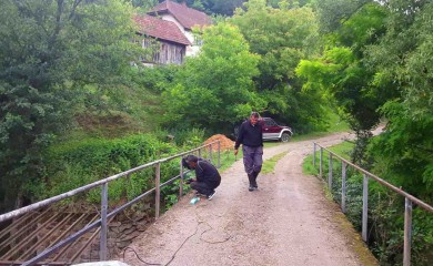 Ustikolina-Cape: Mještani nanovo napravili ogradu na mostu preko Koline