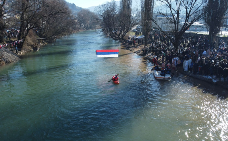 David Drakul prvi doplivao do Časnog krsta na Ćehotini
