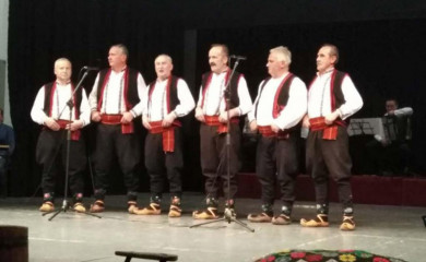“Nek’ se stare pjesme zapjevaju”