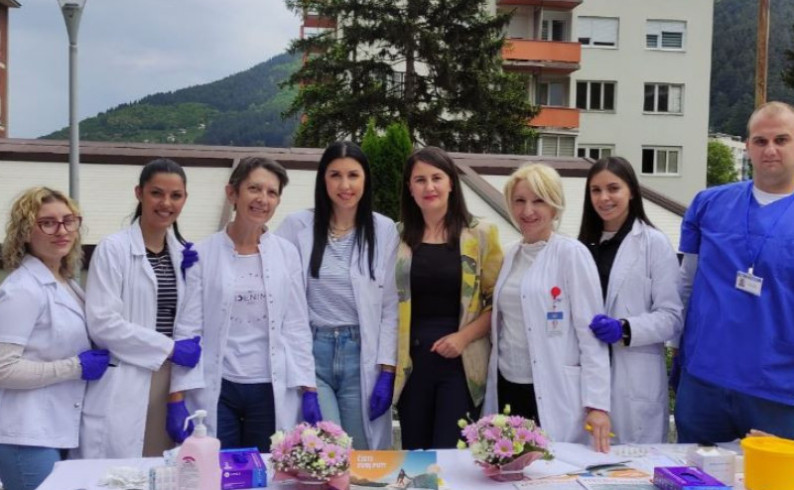 Medicinske sestre i tehničari-prva linija zdravstvenog kvaliteta