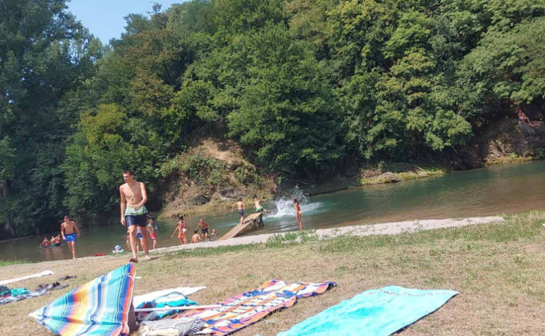 Mještani Lazareva uređuju omiljeno kupalište - angažovali i mehanizaciju