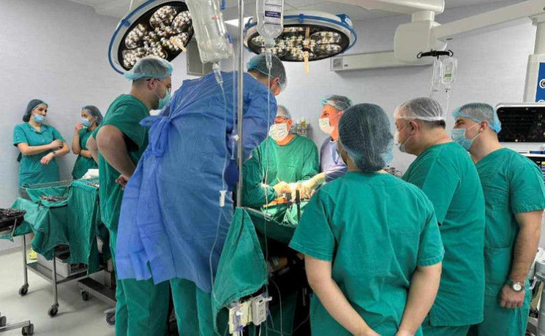 UB Foča: Hirurg iz Japana uz asistenciju domaćih ljekara izveo složenu operaciju jetre