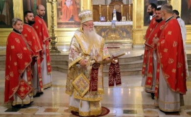 Mitropolit Hrizostom: Slaveći Božić molimo se za mir Božiji